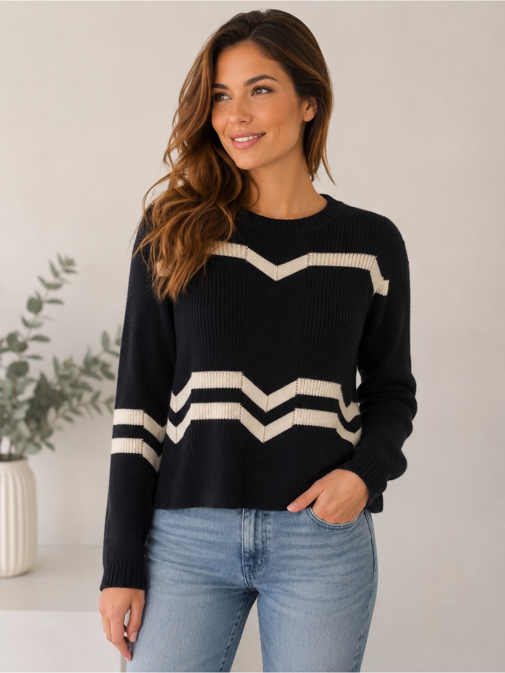 Duffy Women’s 100% cashmere Black Crewneck Sweater with Cream Chevron Stripes